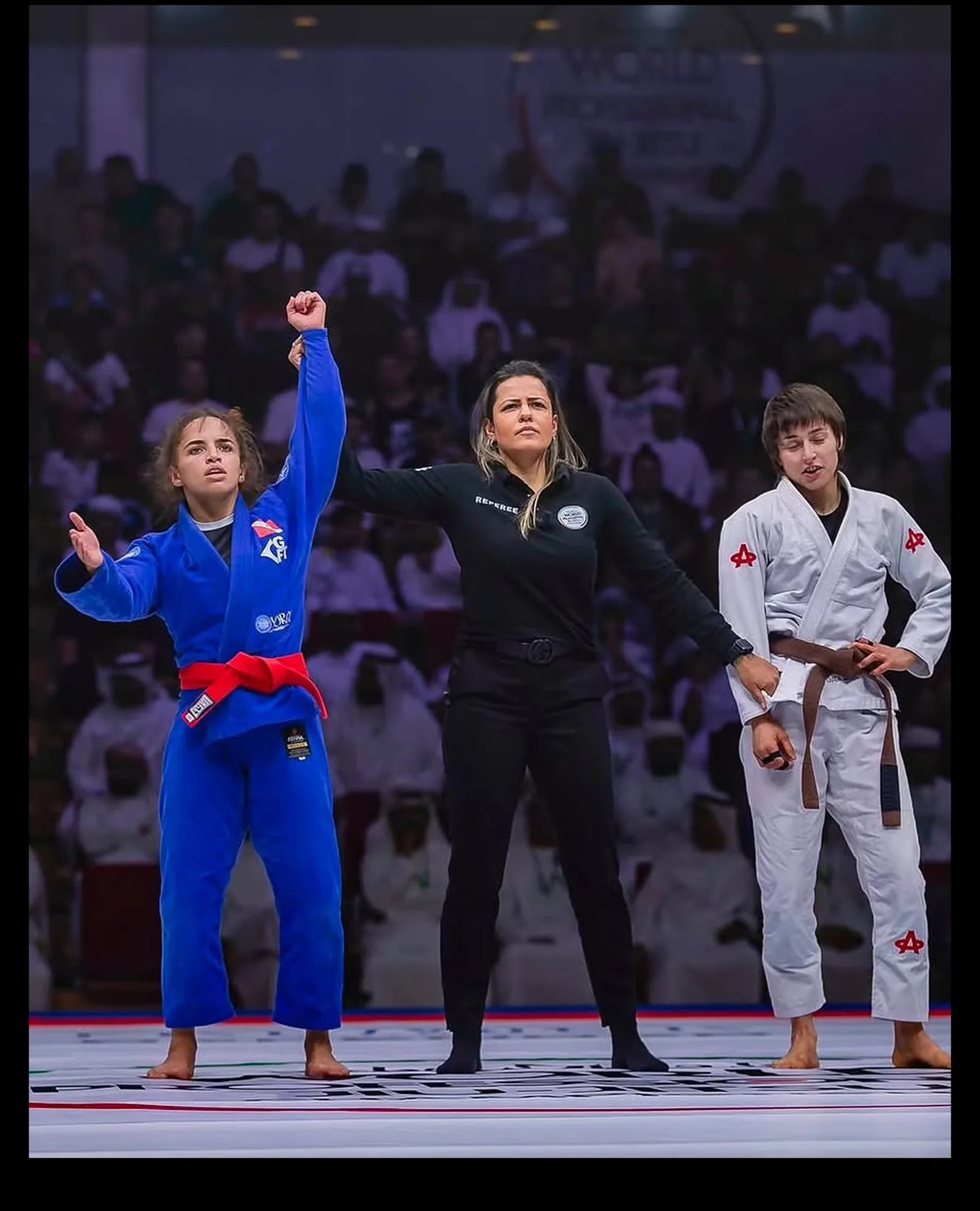 Bruna Marques declaring the winner of a Brazilian Jiu-Jitsu final